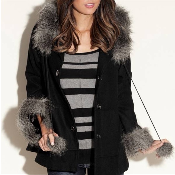 Guess faux fur poncho coat - Picture 2 of 9